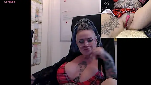 DarkDomina online show from February 9, 2026, 1:59 pm