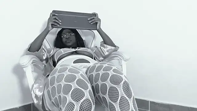 Snapshot of hoot_emily chatting on September 12, 2025, 5:51 am hoot emily online show from September 12, 2025, 5:51 am