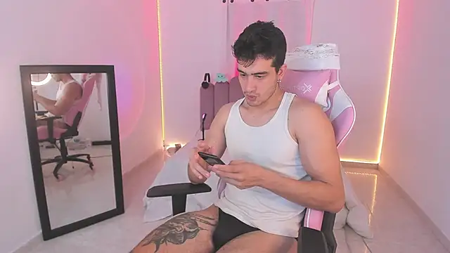 CamCumBoy online show from December 4, 2025, 8:45 am