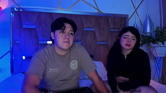 EmilyANDrew  online show from November 13, 2025, 4:55 am