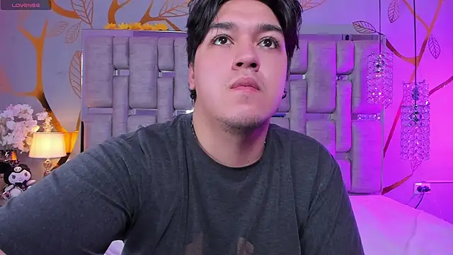 EmilyANDrew  online show from November 19, 2025, 4:56 am