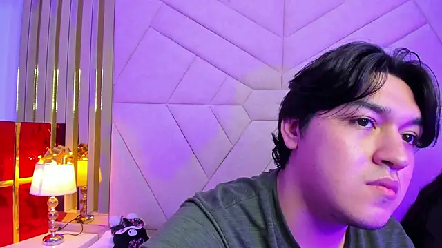 EmilyANDrew  online show from December 21, 2025, 5:25 am