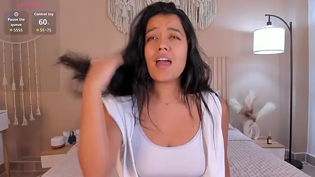 Snapshot of Camila_Bustamante chatting on May 4, 2026, 4:58 pm Camila Bustamante online show from May 4, 2026, 4:58 pm