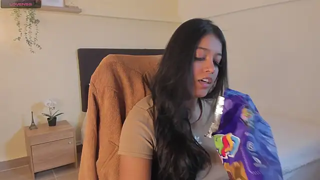 Snapshot of Camila_Bustamante chatting on June 6, 2026, 5:06 pm Camila Bustamante online show from June 6, 2026, 5:06 pm
