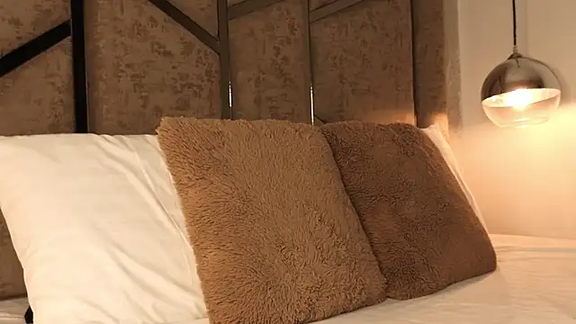 scarlethlux online show from January 9, 2026, 11:39 pm