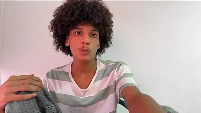 Max Rain online show from October 28, 2025, 7:27 pm