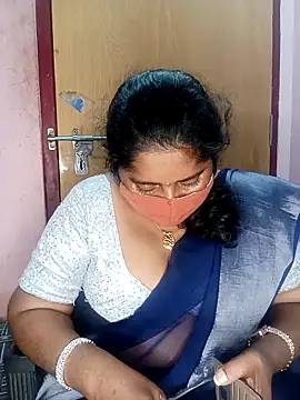 Jessi 25 online show from November 23, 2025, 5:46 pm