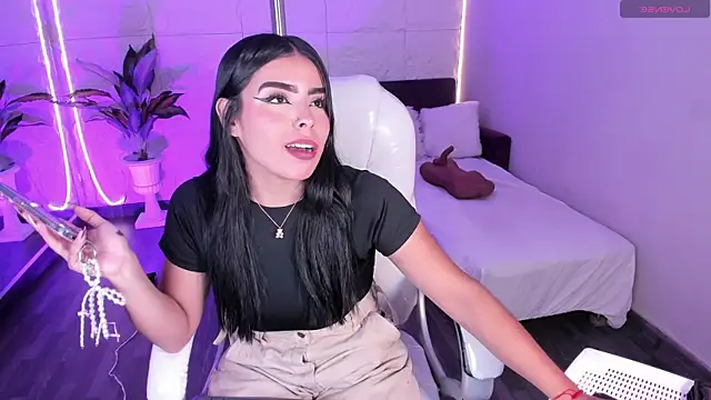 LovelyEyesx online show from December 22, 2025, 5:10 pm