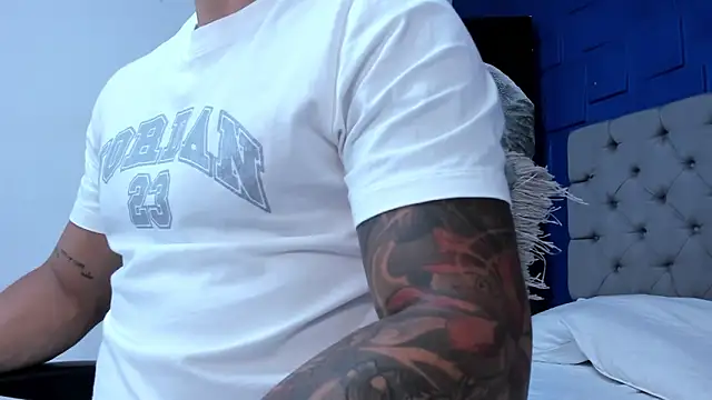 andres-clark92 online show from September 28, 2025, 5:18 pm