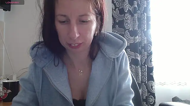 RosieHayes online show from November 17, 2025, 10:21 am