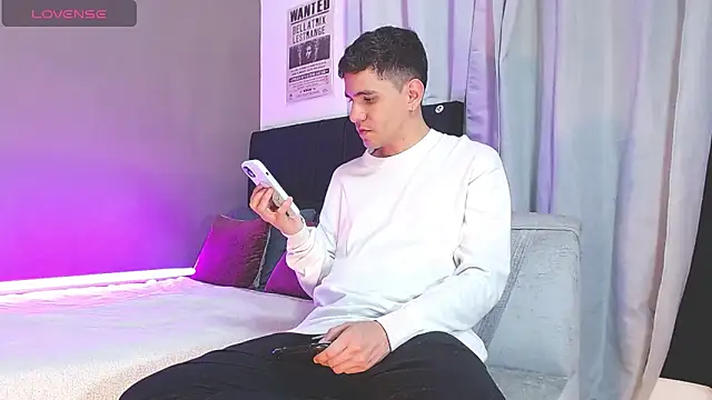 Matteo12  online show from November 11, 2025, 11:49 pm