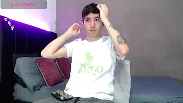 Matteo12  online show from February 21, 2026, 3:18 am