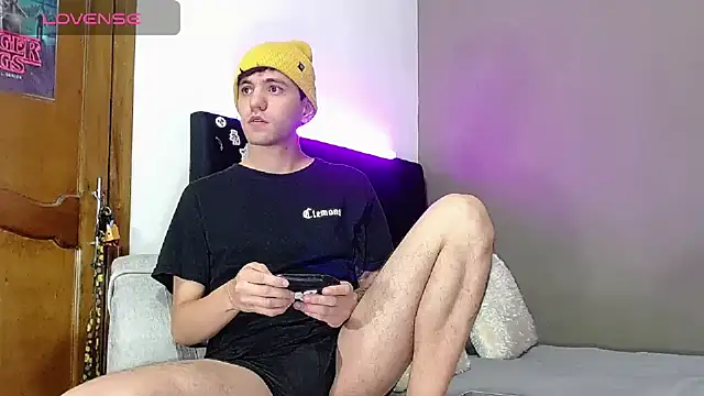 Matteo12  online show from March 28, 2026, 4:12 am