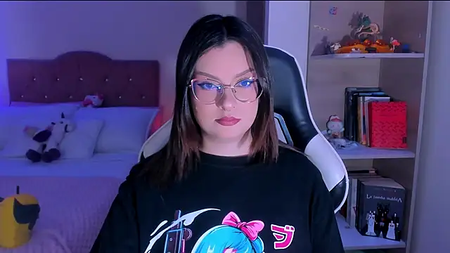 OphelianaRose33 online show from February 13, 2026, 10:39 pm