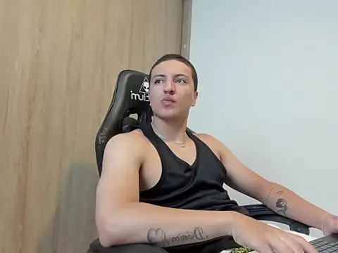 Snapshot of broly_becker chatting on October 10, 2025, 12:31 am broly becker online show from October 10, 2025, 12:31 am