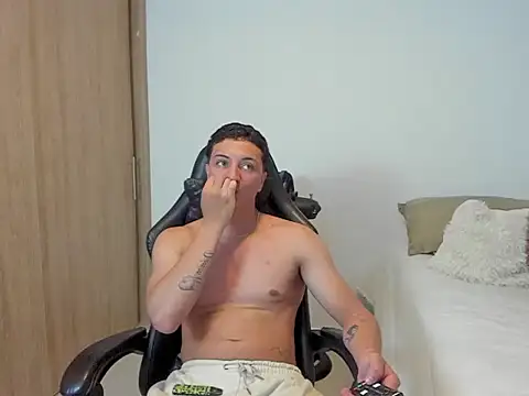 Snapshot of broly_becker chatting on November 12, 2025, 2:34 am broly becker online show from November 12, 2025, 2:34 am