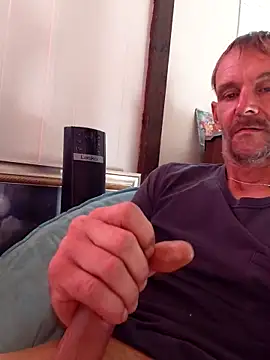 Hungwell1515 online show from April 16, 2026, 1:23 pm