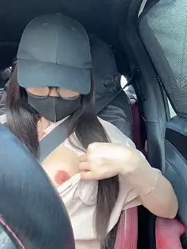 Linh 2004 online show from September 18, 2025, 4:58 am