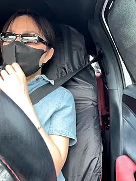 Linh 2004 online show from September 23, 2025, 5:32 am