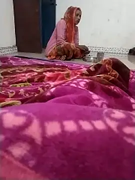 Hot raaani online show from December 20, 2025, 2:02 pm