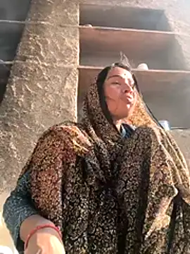 Hot raaani online show from December 23, 2025, 3:26 am