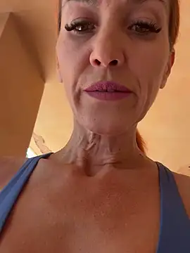 Snapshot of MikaelaBloom chatting on September 30, 2025, 2:44 pm MikaelaBloom online show from September 30, 2025, 2:44 pm