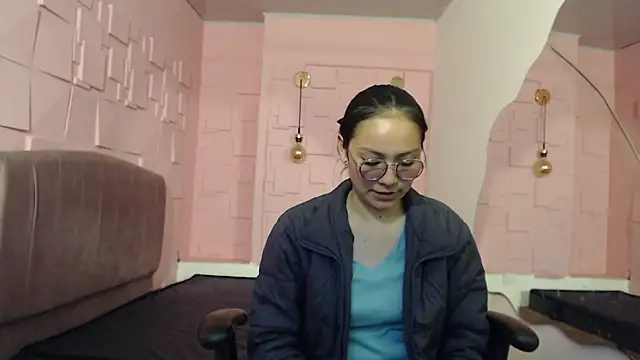 katalina07 1 online show from September 19, 2025, 4:18 pm