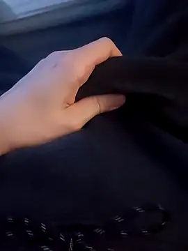 treefrog2025 online show from November 11, 2025, 5:07 am