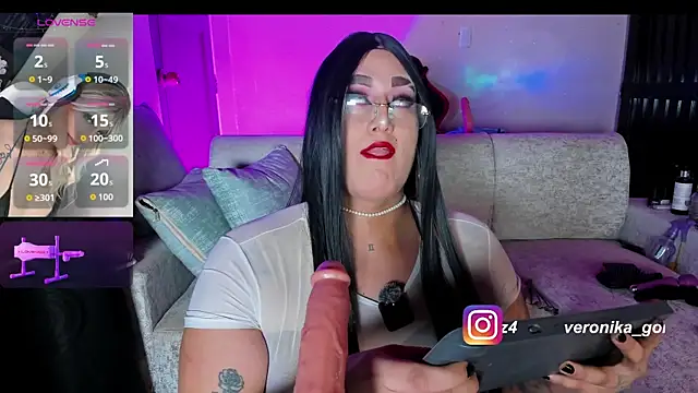 Sweetveronik 44 online show from June 18, 2026, 1:28 am