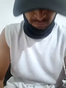 Golonzo1996 online show from June 9, 2026, 9:26 pm