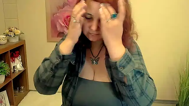 Snapshot of TwoBigSuns chatting on September 25, 2025, 7:23 am TwoBigSuns online show from September 25, 2025, 7:23 am