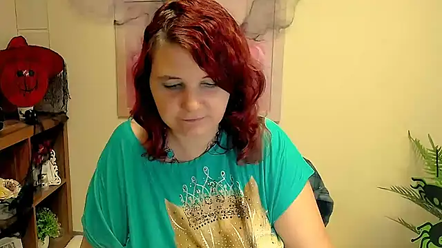 Snapshot of TwoBigSuns chatting on October 14, 2025, 7:09 am TwoBigSuns online show from October 14, 2025, 7:09 am