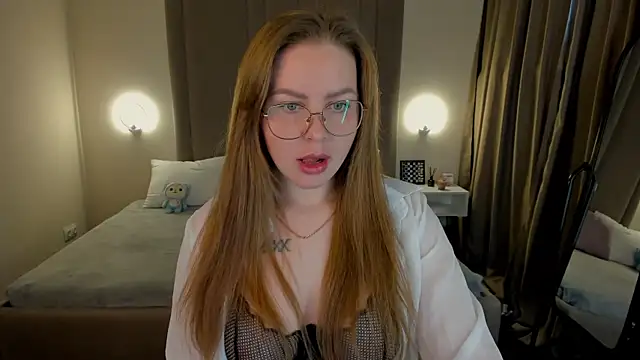 Snapshot of MikaBloom chatting on October 2, 2025, 1:56 am MikaBloom online show from October 2, 2025, 1:56 am