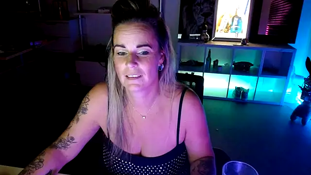 Mrs-Aurora online show from October 16, 2025, 9:16 pm