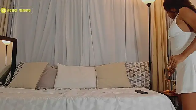 Estefy arroyo1 online show from January 11, 2026, 8:14 pm