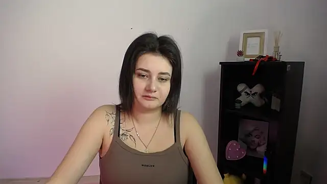 Katrin kiss  online show from November 19, 2025, 12:27 pm