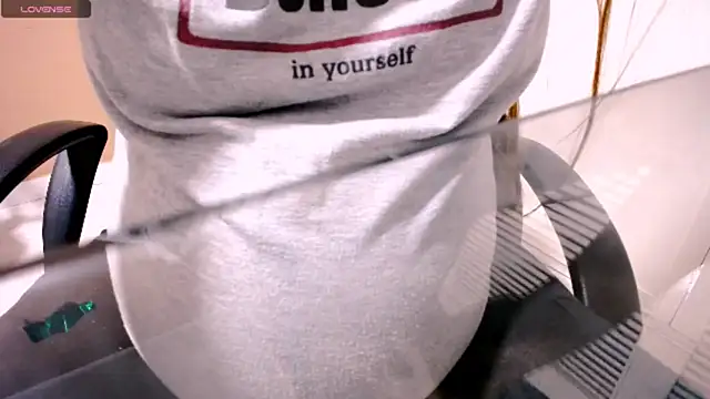 charlothee12 online show from December 21, 2025, 2:19 am