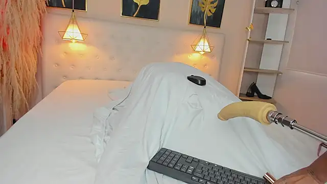 Snapshot of Cinnamon_Star chatting on February 7, 2026, 12:20 pm Cinnamon Star online show from February 7, 2026, 12:20 pm