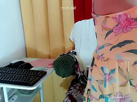 nesianhottits online show from May 26, 2026, 3:46 am