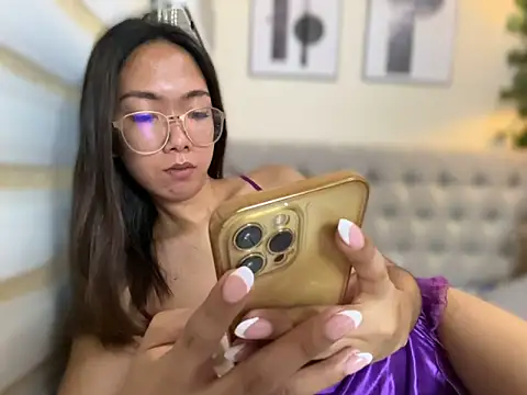 Sluttgwen69 online show from May 12, 2026, 1:19 pm