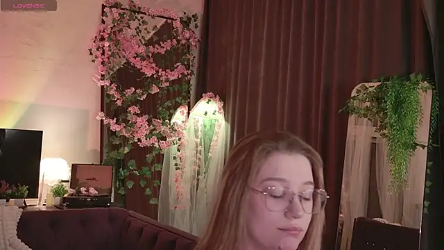 Snapshot of Morvelyn chatting on May 20, 2026, 6:25 pm Morvelyn online show from May 20, 2026, 6:25 pm
