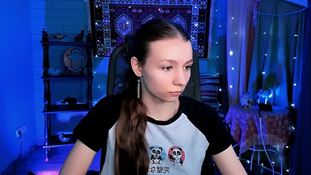 JulieDaniel online show from February 19, 2026, 4:19 am