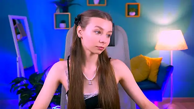 JulieDaniel online show from March 12, 2026, 4:18 am