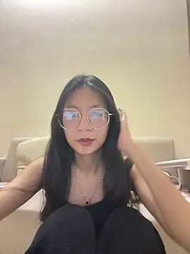 Lil-Gi online show from November 13, 2025, 3:55 pm