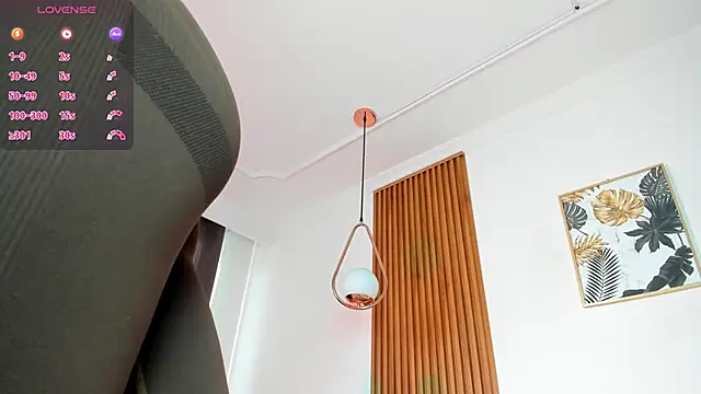 NicolWhite online show from November 18, 2025, 12:09 pm