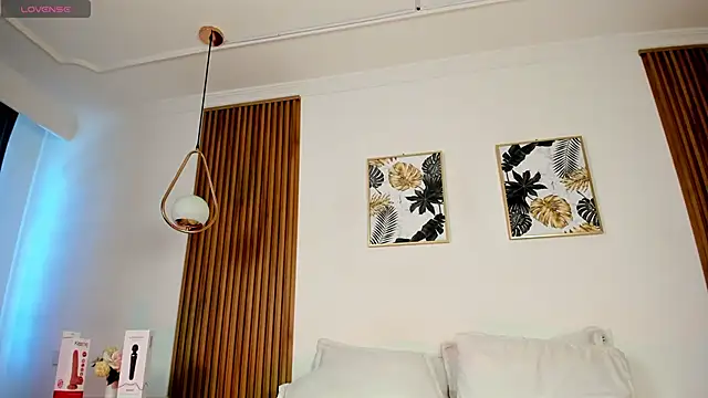 NicolWhite online show from January 11, 2026, 12:43 pm