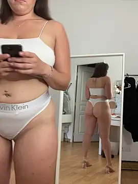 Snapshot of chloedlm5 chatting on September 11, 2025, 10:04 am chloedlm5 online show from September 11, 2025, 10:04 am