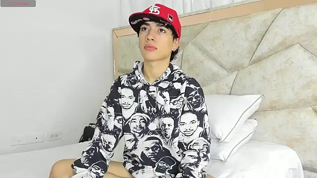 Snapshot of Thiago_Divine_ chatting on September 18, 2025, 1:35 pm Thiago Divine  online show from September 18, 2025, 1:35 pm