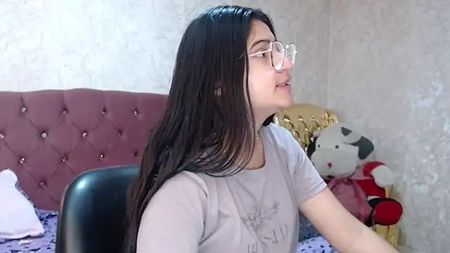 laurenelove online show from September 18, 2025, 2:35 am