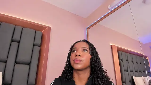 LisaMendez online show from September 13, 2025, 2:22 am